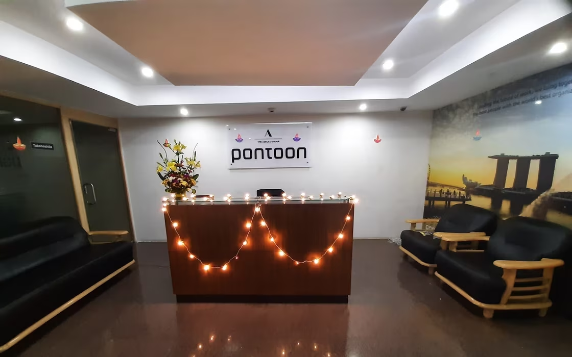 Pontoon Mega off campus Drive